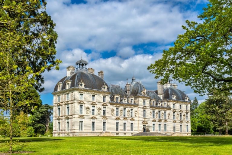 Le château de Cheverny, sur la route des vins de Loire et son vignoble